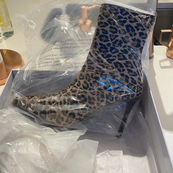 Brand new Steve Madden Enya Leopard Booties - Picture 3 of 4